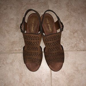 New never worn woman’s sandals